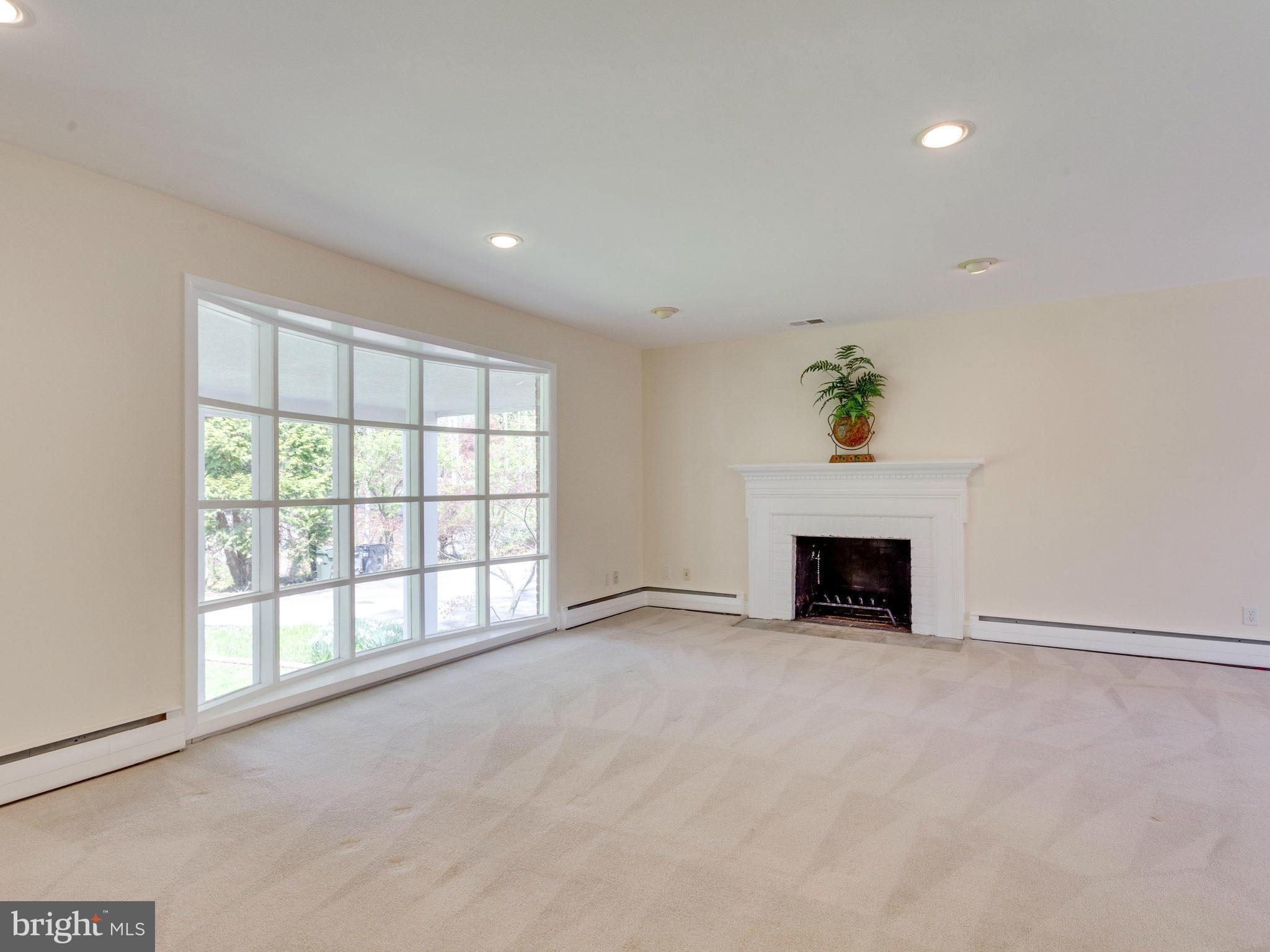 3707 Pleasant Ridge Road Annandale, VA 22003 - Photo 3 of 30 Living Room