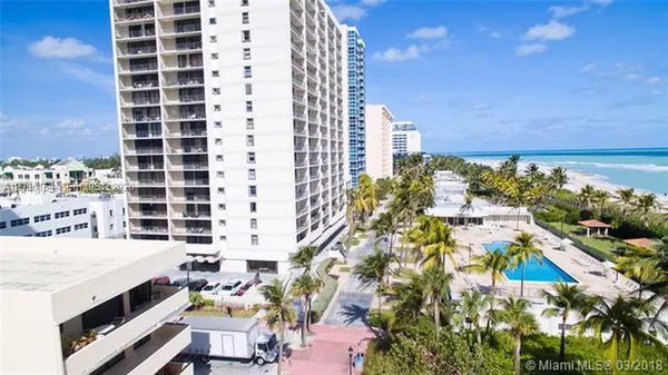 $2,900 | 2625 Collins Avenue, Unit 510, Miami Beach, FL 33140