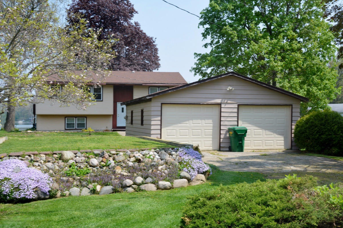 59121 Vernon Road Three Rivers, MI 49093 - Photo 1 of 22 15006786