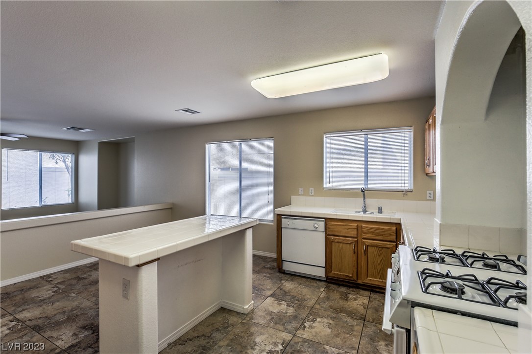 7328 Plantanus Road Las Vegas, NV 89113 - Photo 11 of 41