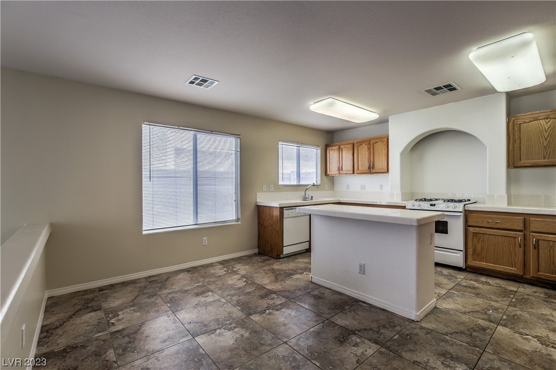 7328 Plantanus Road Las Vegas, NV 89113 - Photo 6 of 41
