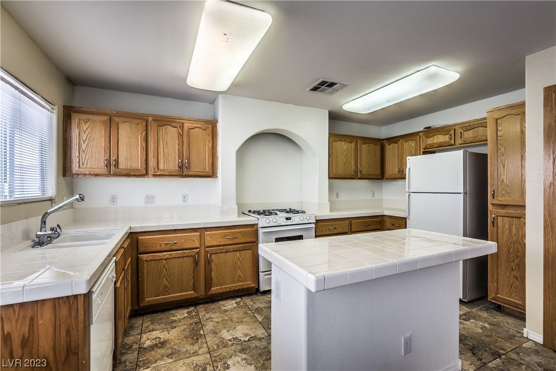 7328 Plantanus Road Las Vegas, NV 89113 - Photo 9 of 41