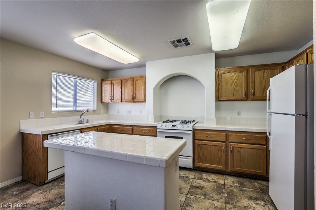 7328 Plantanus Road Las Vegas, NV 89113 - Photo 10 of 41