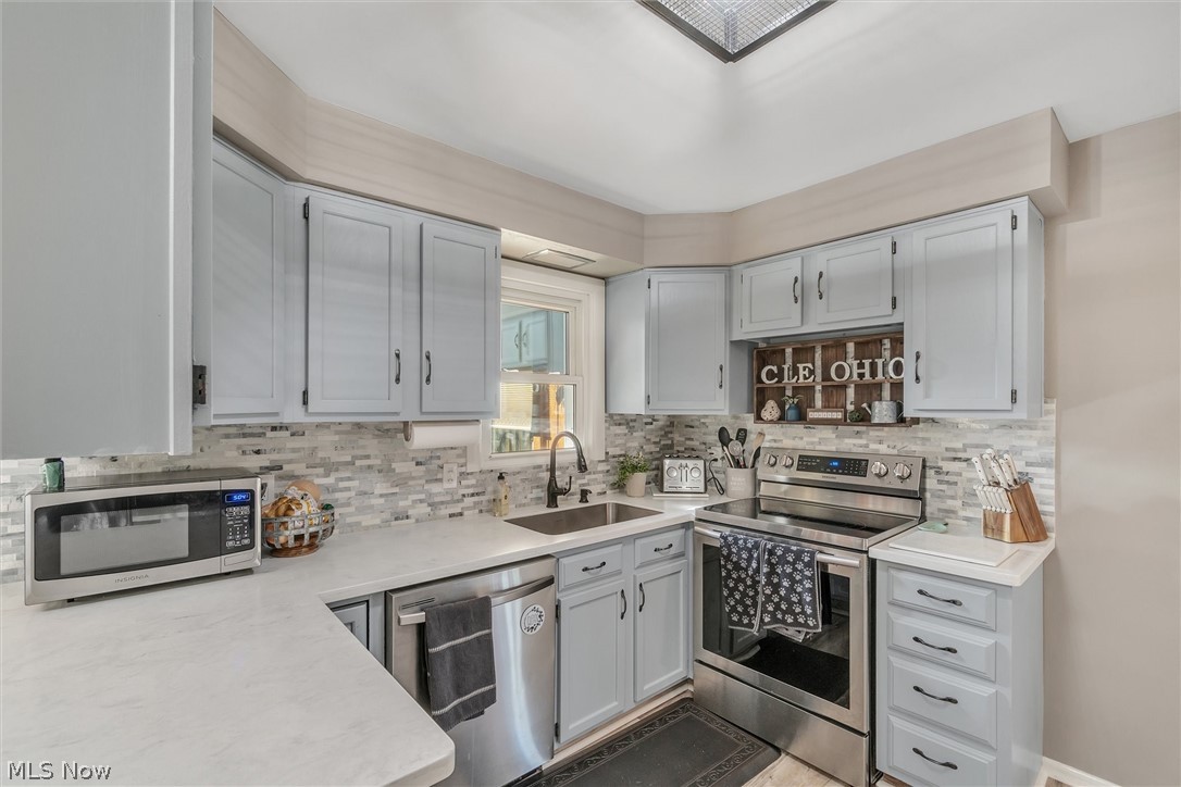 9336 Webster Road Strongsville, OH 44136 - Photo 11 of 22 Eat-in Kitchenhttps://neohrex.mlsmatrix.com/Matrix/MediaManager/ShowImage.aspx?tbl=9&mtid=1&tmui=69808560&mf=PU17428338&w=133&h=100&q=99&md=0001-01-01%2000:00:00.000