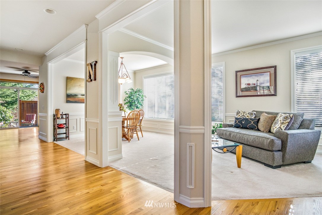 18521 33rd Avenue Southeast Bothell, WA 98012 - Photo 3 of 25 Gallery Image 3
