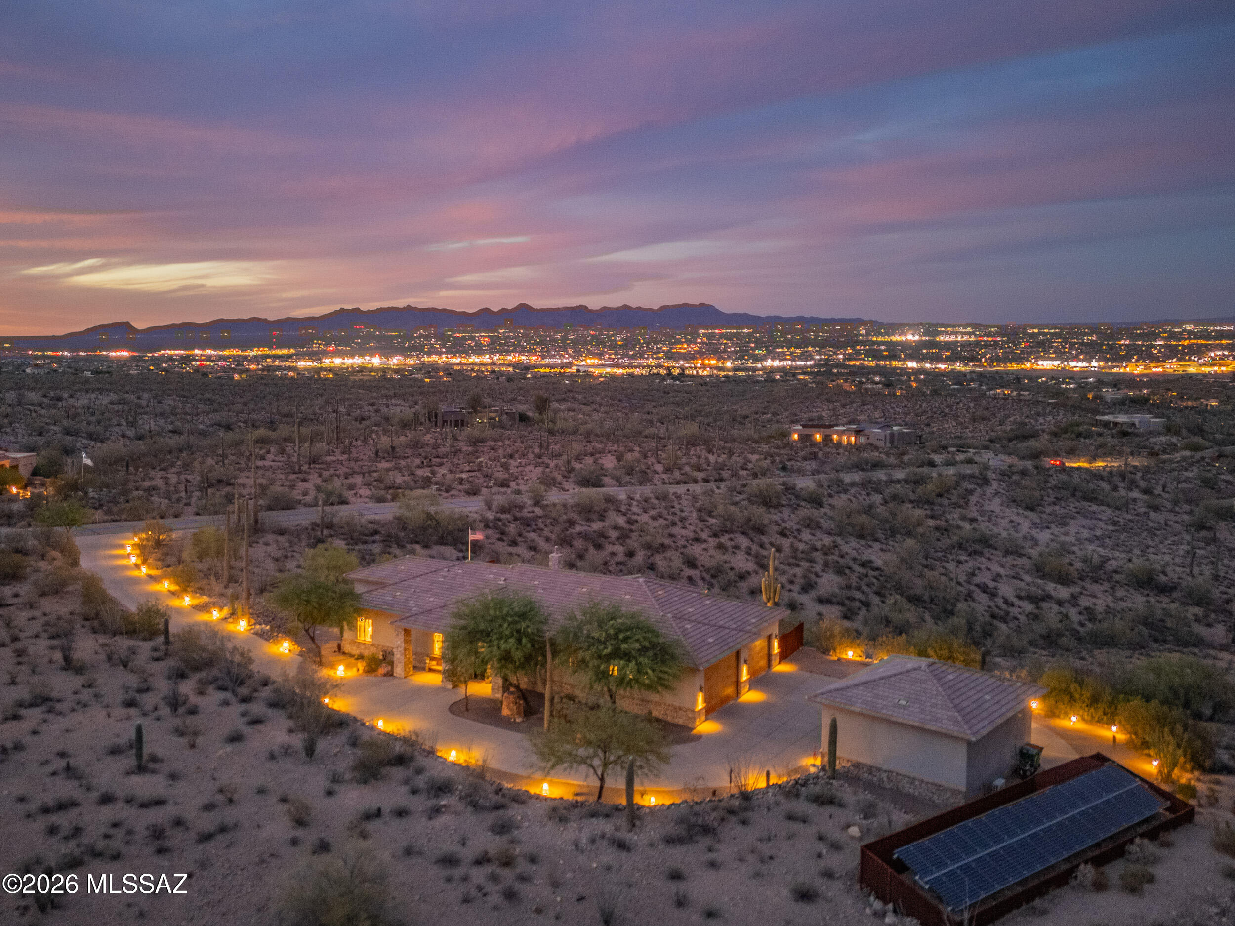 5790 North Abington Road Tucson, AZ 85743 - Photo 5 of 52 009