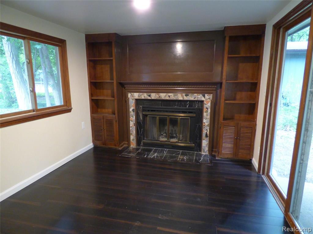 6120 Commerce Road West Bloomfield, MI 48324 - Photo 9 of 28