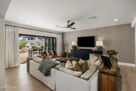 $1,600,000 | 9349 East Calle De Valle Drive, Scottsdale, AZ 85255