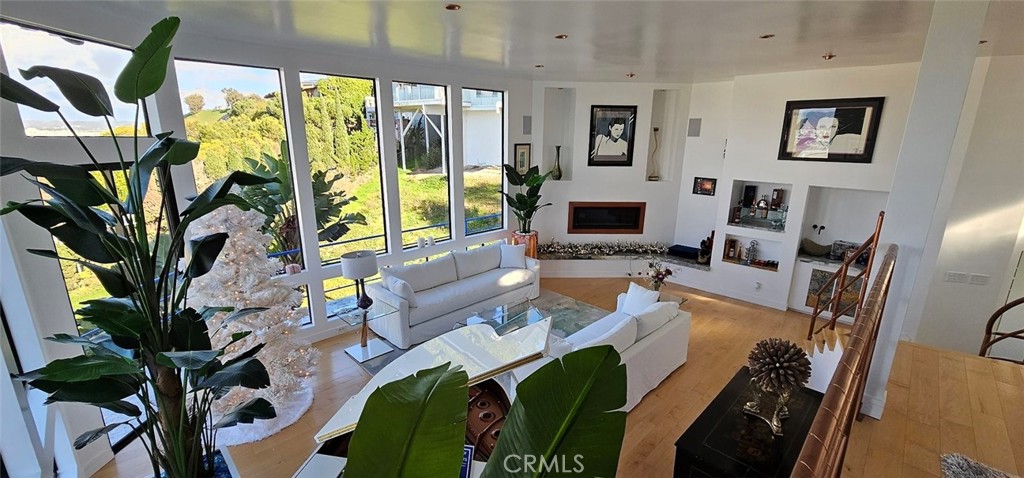 8109 Sinaloa Road Playa del Rey, CA 90293 - Photo 11 of 19 a living room with furniture large window and flat screen tv
