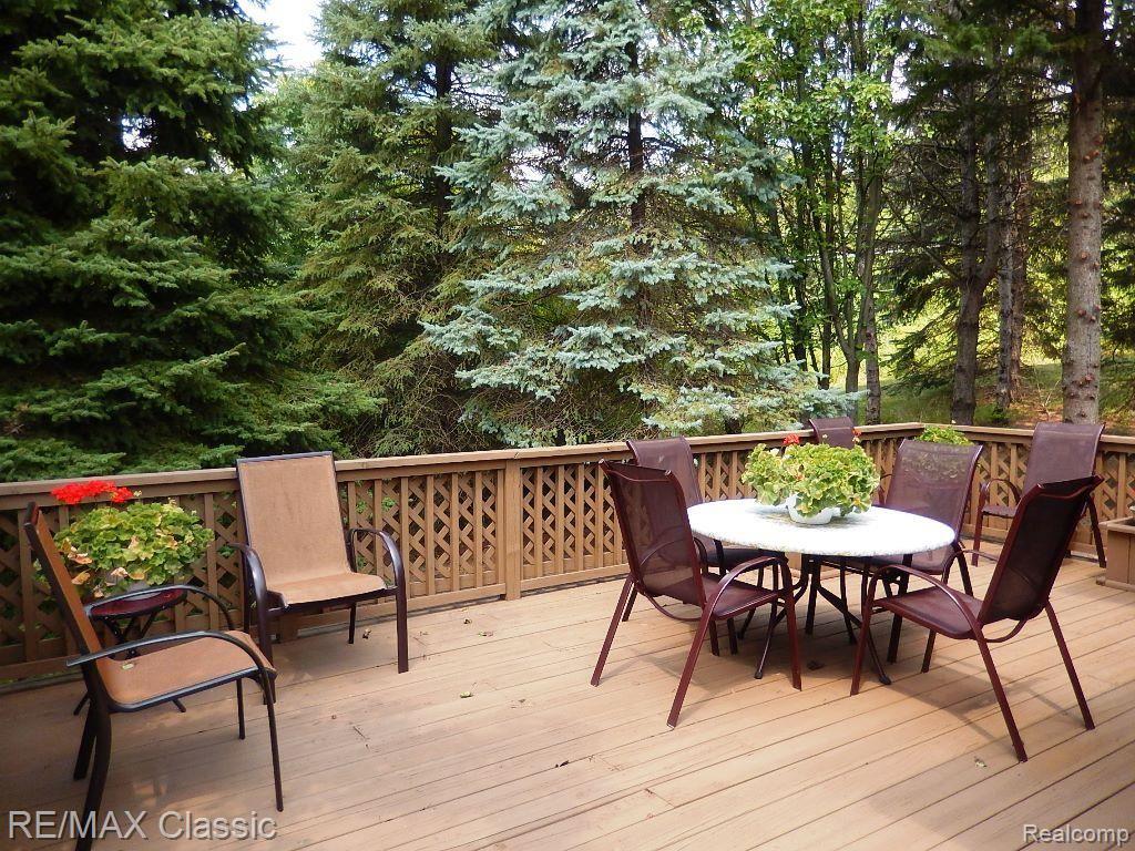 36722 Valley Ridge Drive Farmington Hills, MI 48331 - Photo 2 of 33