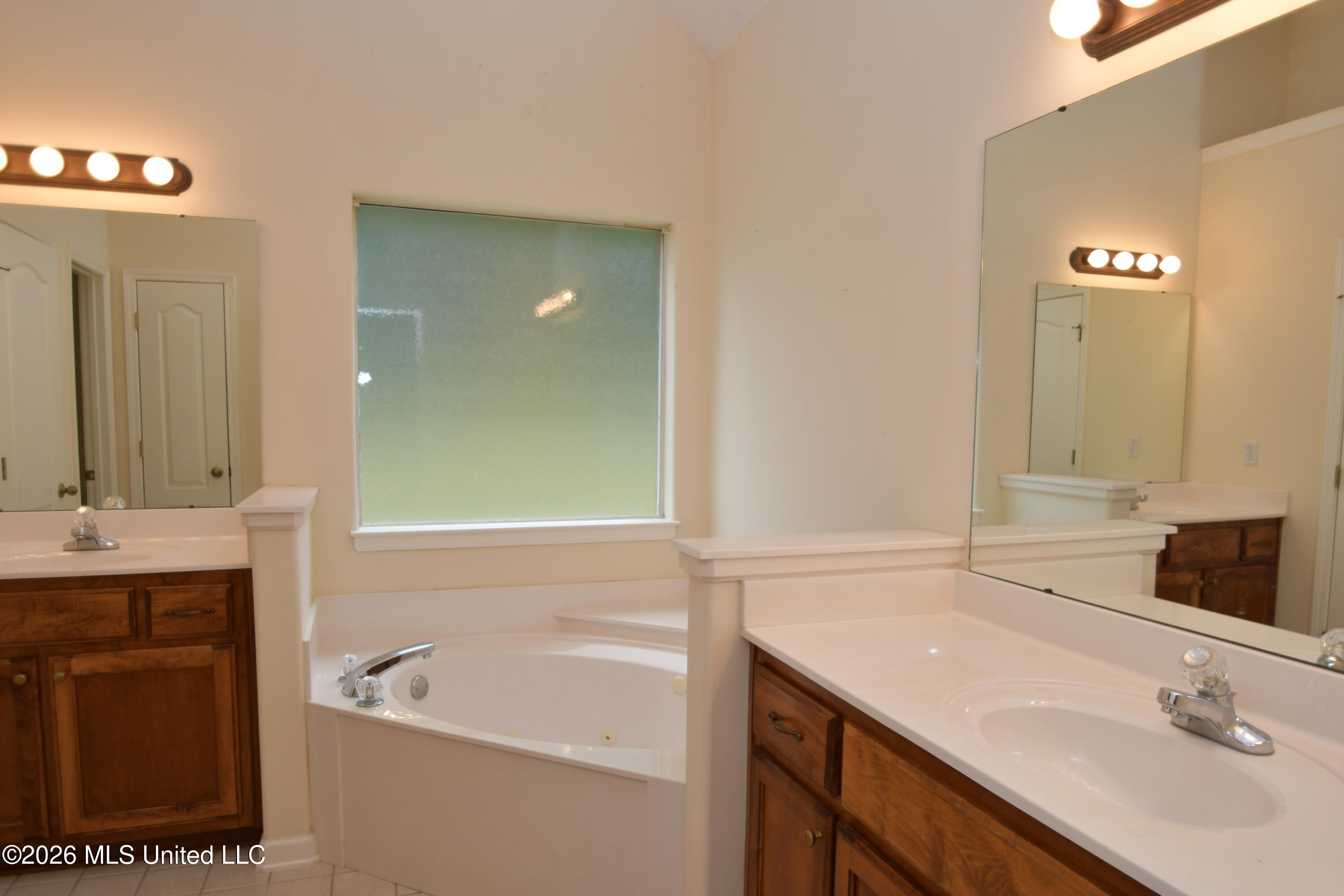 616 Ridge View Drive Hernando, MS 38632 - Photo 18 of 27 Dual Sinks