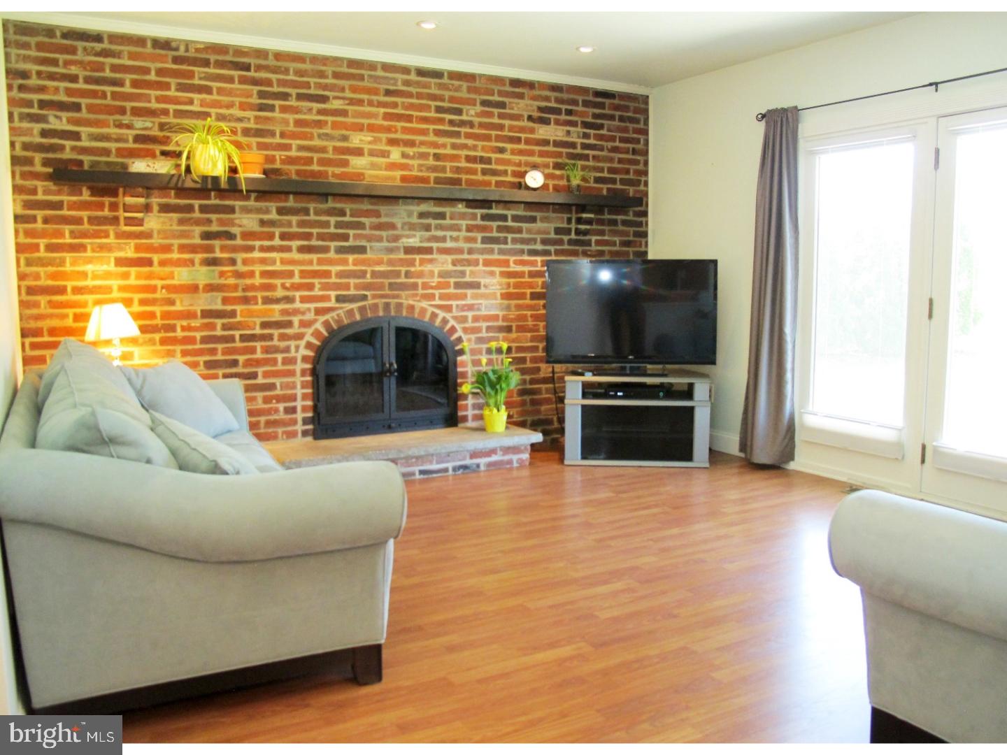 2202 Yellowstone Road Riverton, NJ 08077 - Photo 11 of 22 Family Room