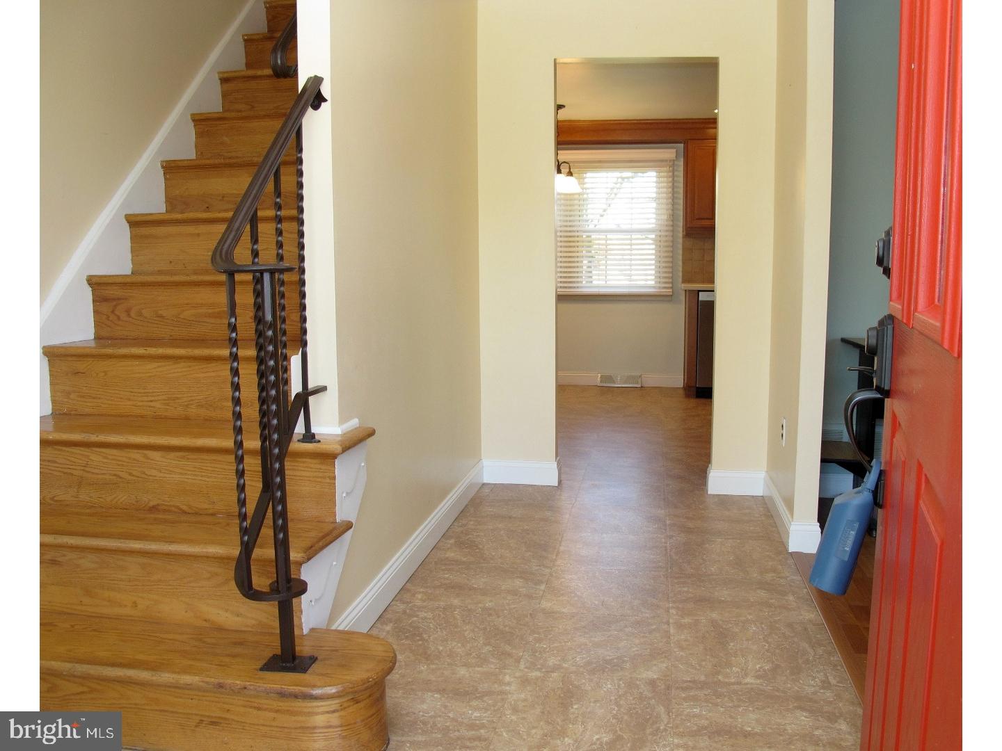 2202 Yellowstone Road Riverton, NJ 08077 - Photo 4 of 22 Foyer