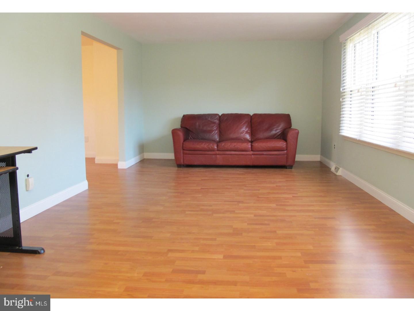2202 Yellowstone Road Riverton, NJ 08077 - Photo 5 of 22 Living Room
