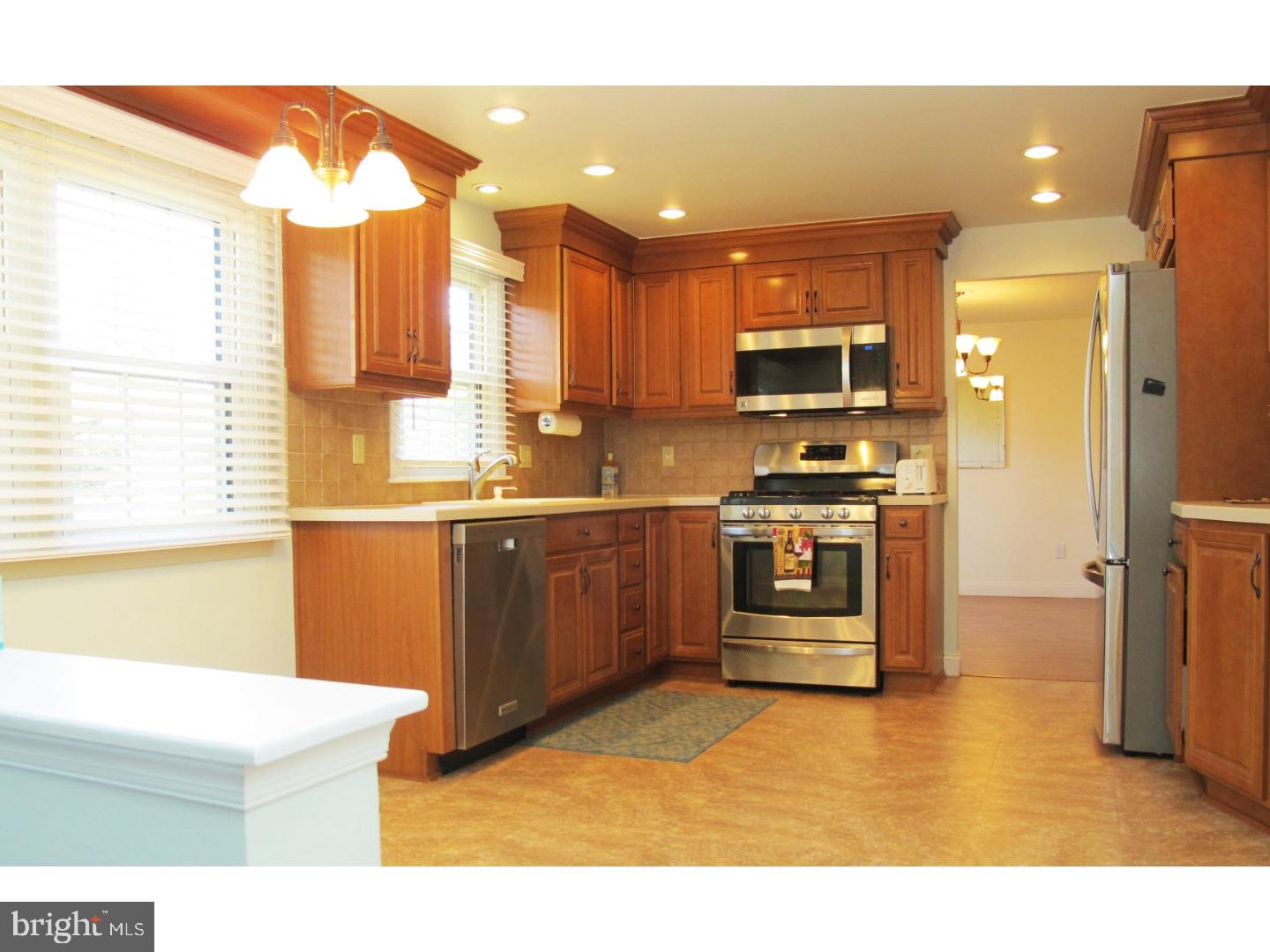 2202 Yellowstone Road Riverton, NJ 08077 - Photo 6 of 22 Kitchen