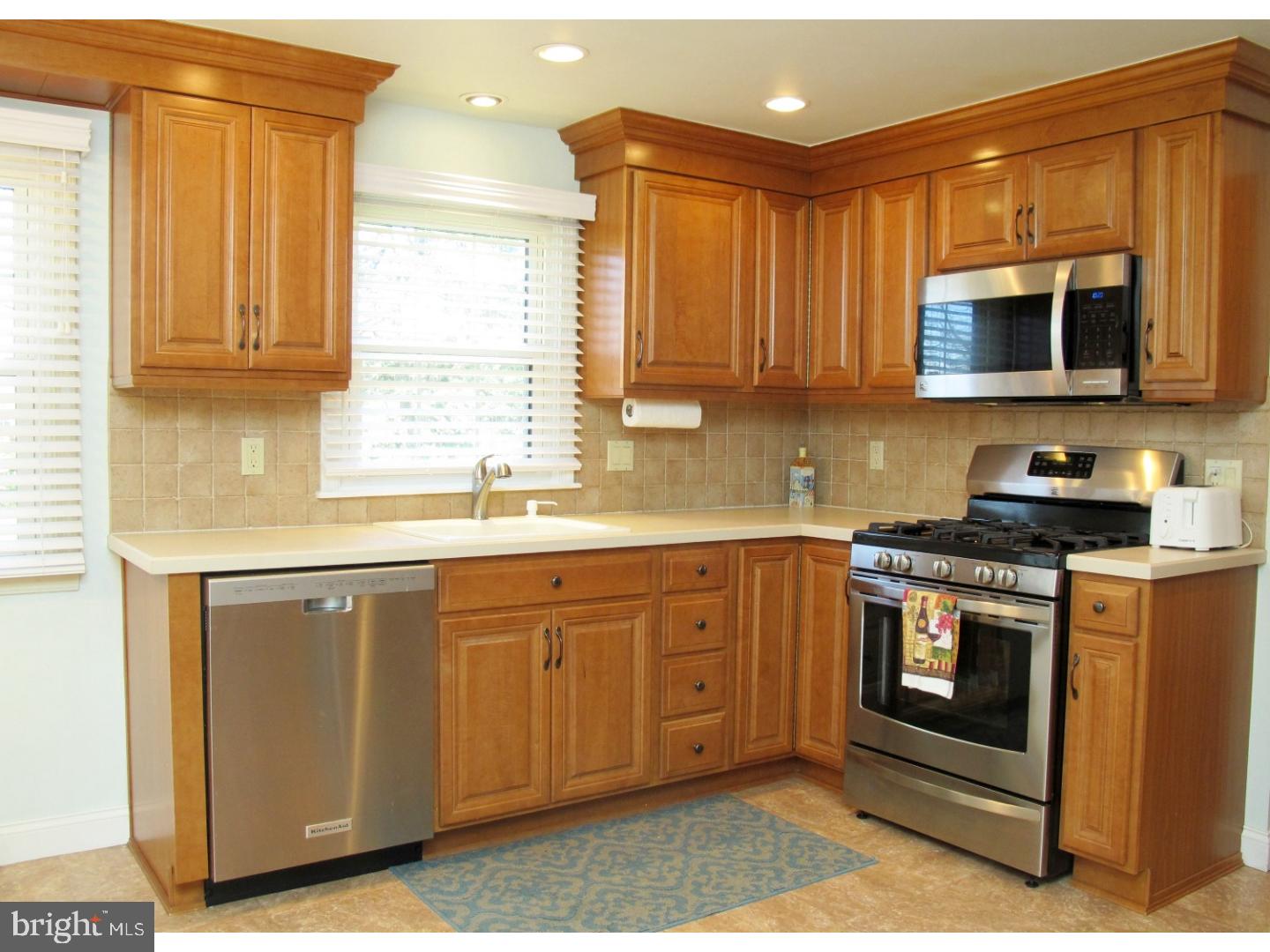 2202 Yellowstone Road Riverton, NJ 08077 - Photo 7 of 22 Kitchen