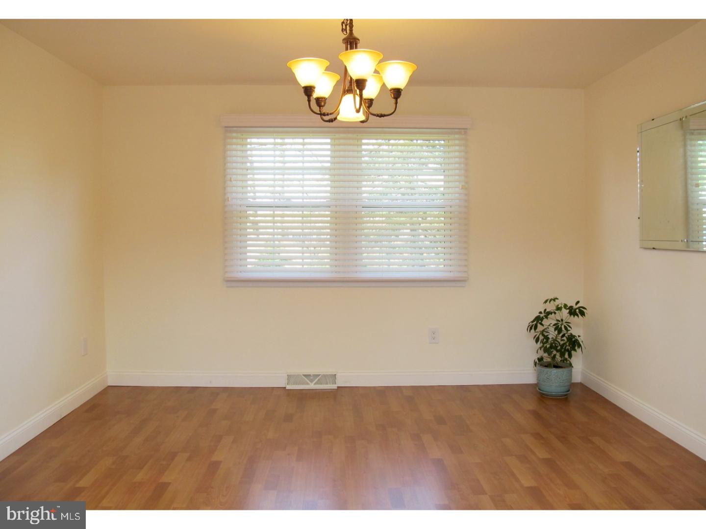 2202 Yellowstone Road Riverton, NJ 08077 - Photo 10 of 22 Dining Room