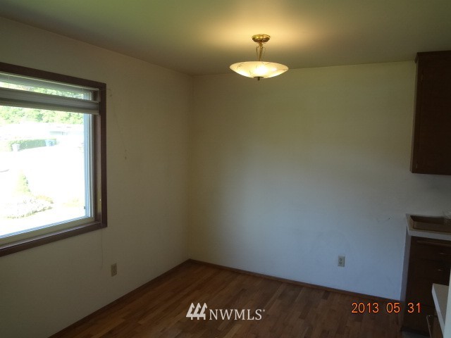 4333 Northeast 10th Place Renton, WA 98059 - Photo 3 of 11 Gallery Image 3
