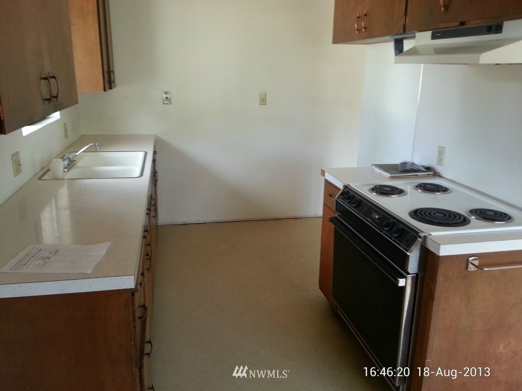 4333 Northeast 10th Place Renton, WA 98059 - Photo 4 of 11 Gallery Image 4