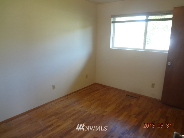 4333 Northeast 10th Place Renton, WA 98059 - Photo 5 of 11 Gallery Image 5