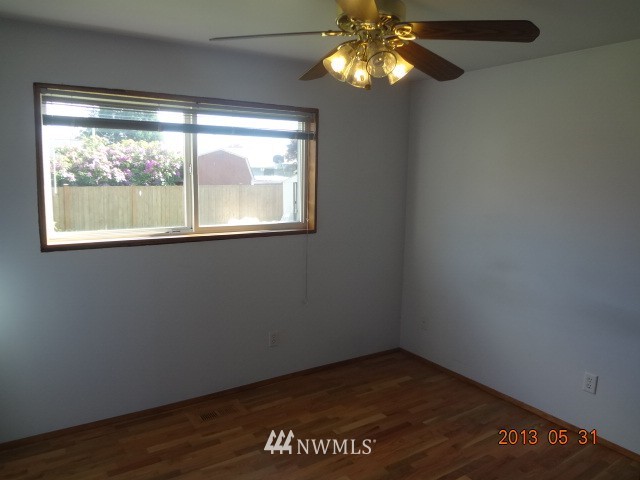 4333 Northeast 10th Place Renton, WA 98059 - Photo 7 of 11 Gallery Image 7