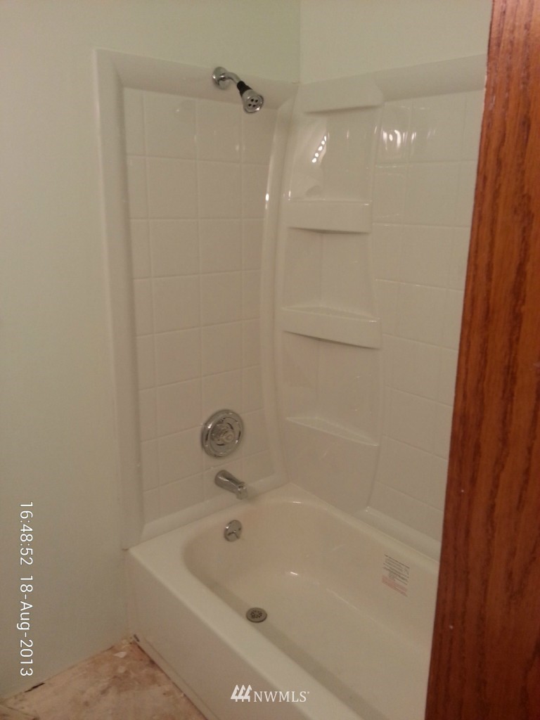 4333 Northeast 10th Place Renton, WA 98059 - Photo 9 of 11 Gallery Image 9
