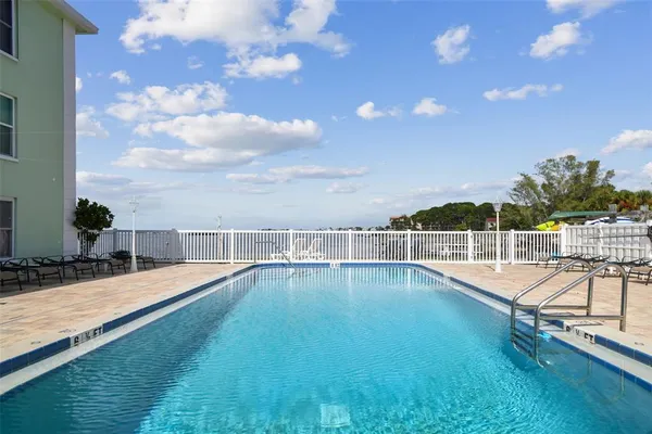 $349,900 | 464 North Paula Drive, Unit 221, Dunedin, FL 34698