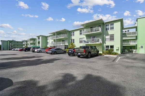 $349,900 | 464 North Paula Drive, Unit 221, Dunedin, FL 34698