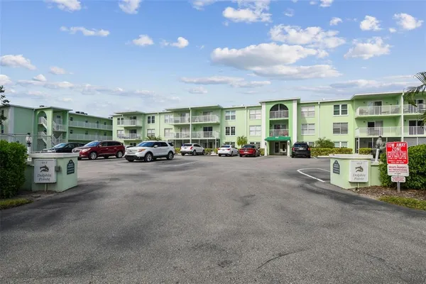 $349,900 | 464 North Paula Drive, Unit 221, Dunedin, FL 34698