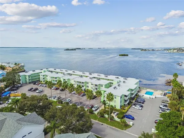 $349,900 | 464 North Paula Drive, Unit 221, Dunedin, FL 34698