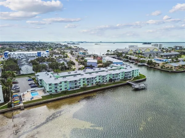 $349,900 | 464 North Paula Drive, Unit 221, Dunedin, FL 34698