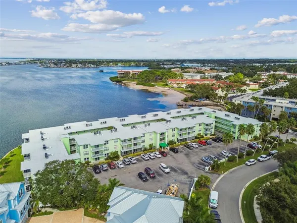 $349,900 | 464 North Paula Drive, Unit 221, Dunedin, FL 34698