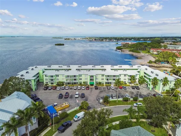 $349,900 | 464 North Paula Drive, Unit 221, Dunedin, FL 34698