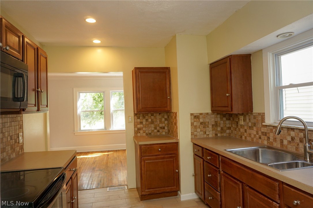 3849 Montevista Road Cleveland Heights, OH 44121 - Photo 3 of 31