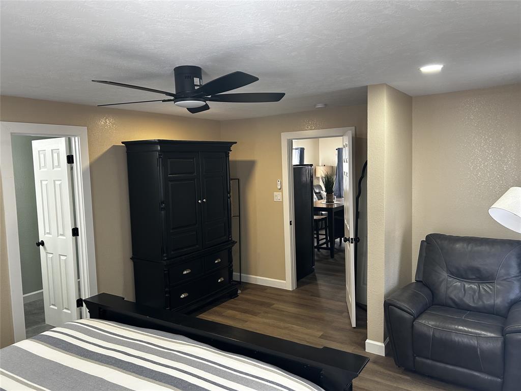 908 West Chestnut Street Denison, TX 75020 - Photo 13 of 19 a living room with furniture and a window