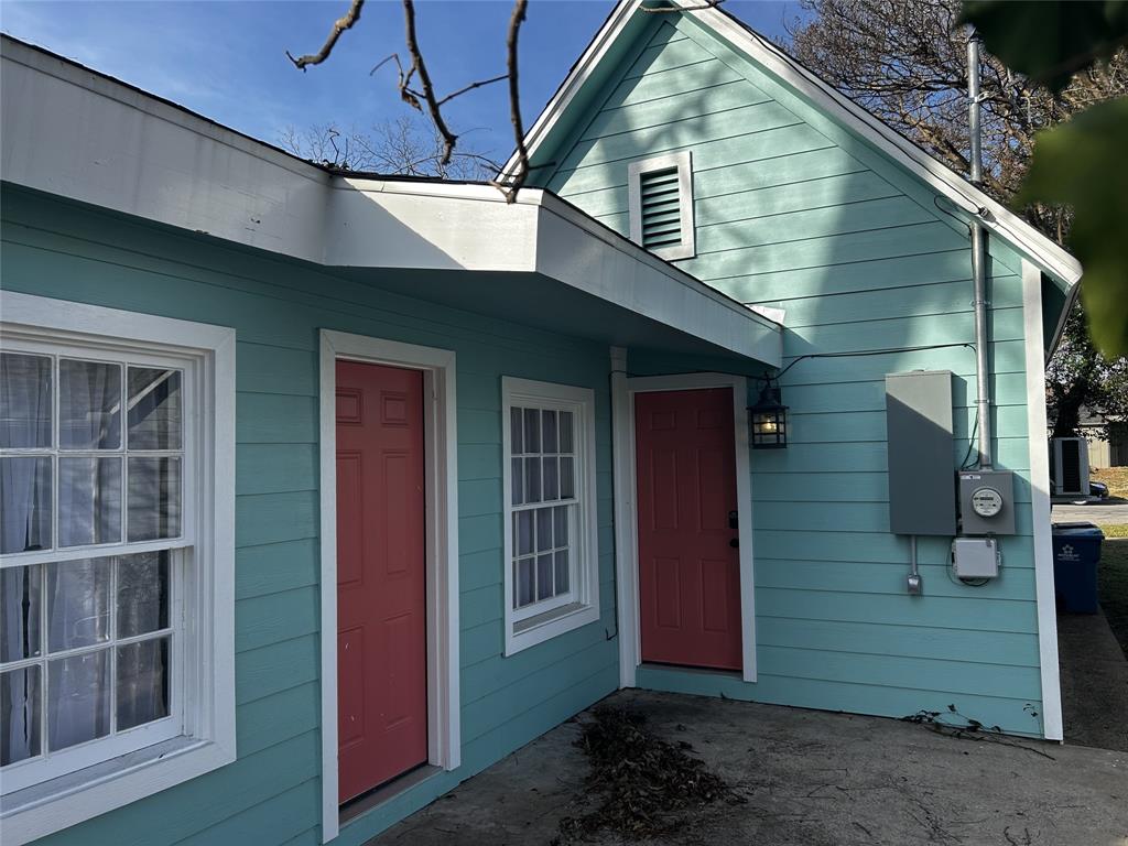 908 West Chestnut Street Denison, TX 75020 - Photo 18 of 19 a view of a house with backyard and porch