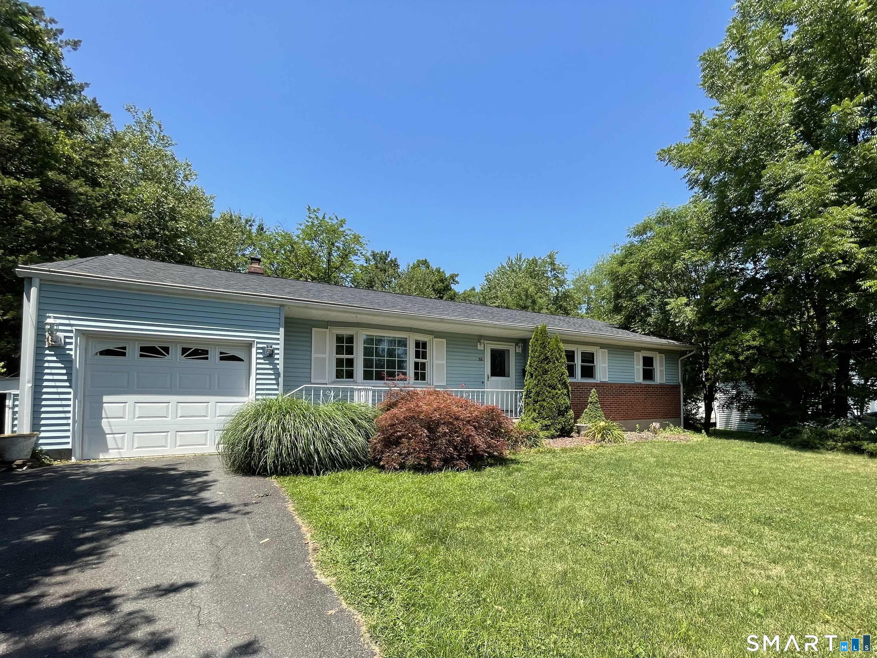 35 Woodmont Road West Hartford, CT 06117 - Photo 2 of 29