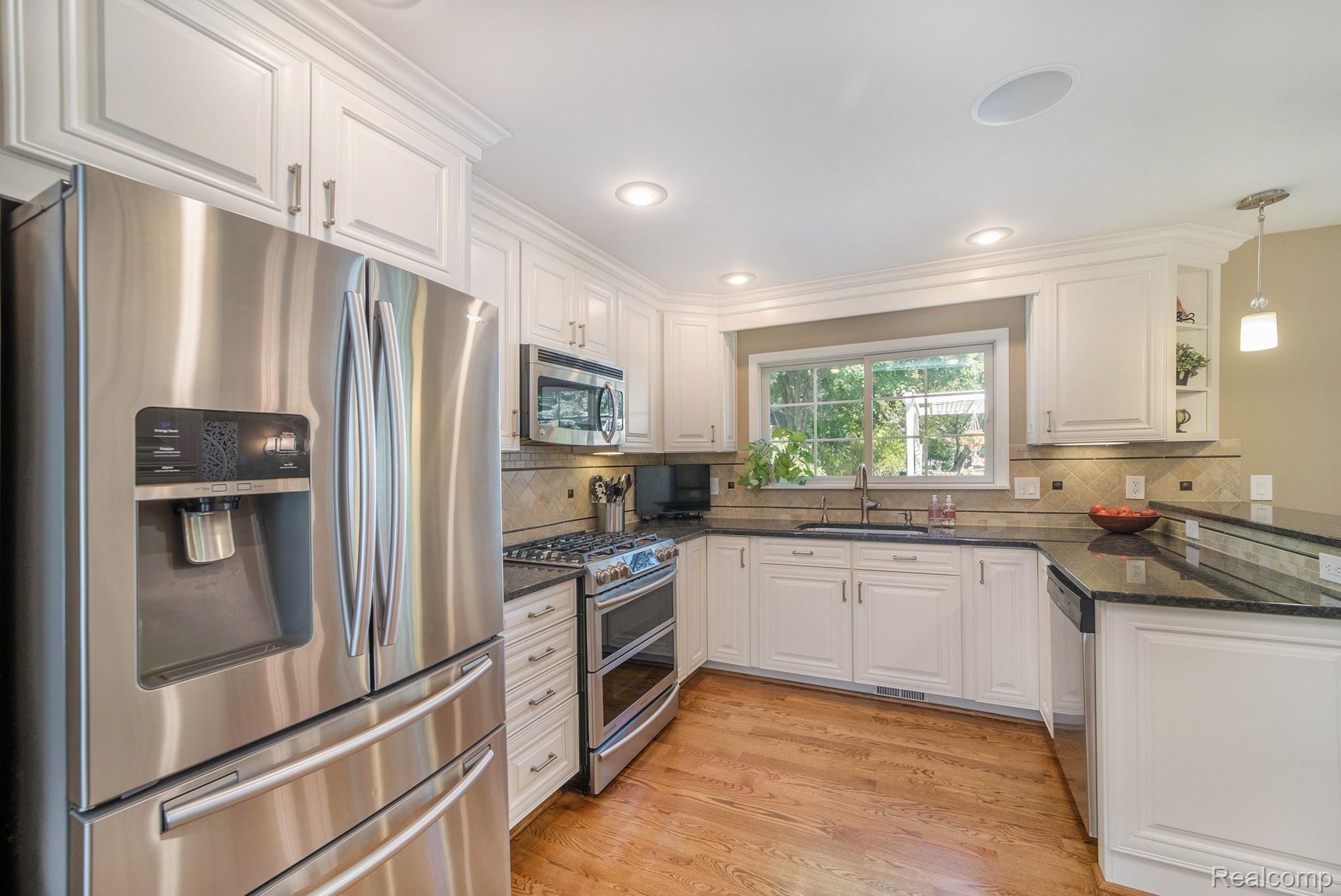 1126 Barneswood Lane Rochester, MI 48306 - Photo 9 of 44 09.jpg