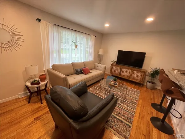 $2,200 | 1318 Ashton Road, Utica, NY 13502