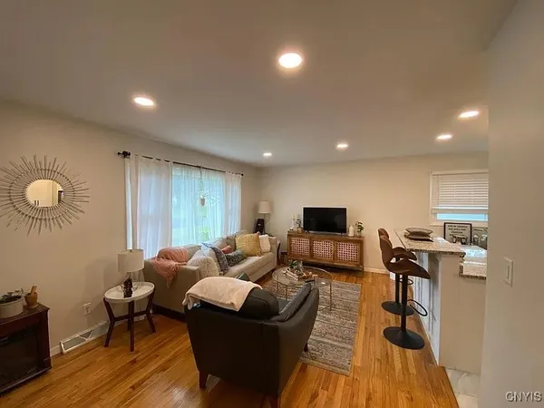 $2,200 | 1318 Ashton Road, Utica, NY 13502