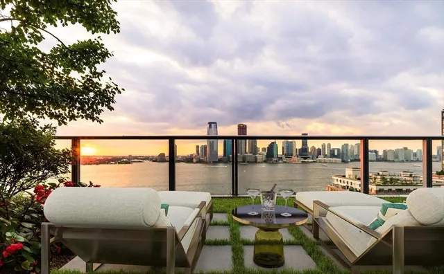 $6,650,000 | 70 Little West Street, Unit 33E | Battery Park City