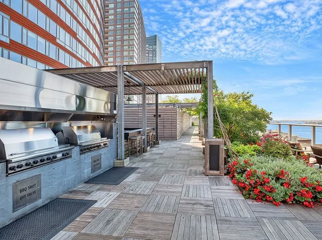 $6,650,000 | 70 Little West Street, Unit 33E | Battery Park City