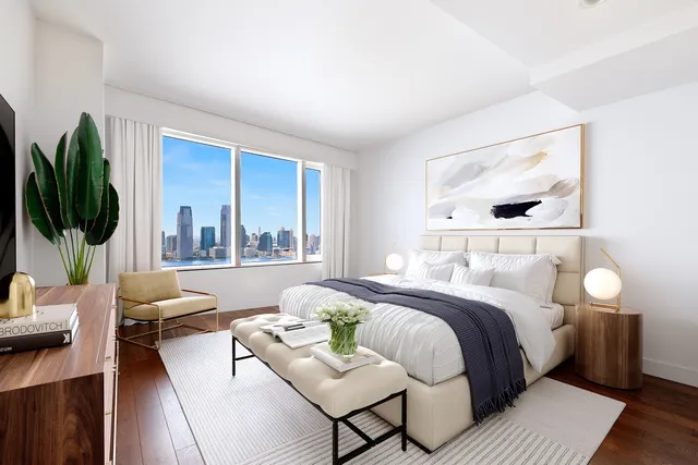 $6,650,000 | 70 Little West Street, Unit 33E | Battery Park City