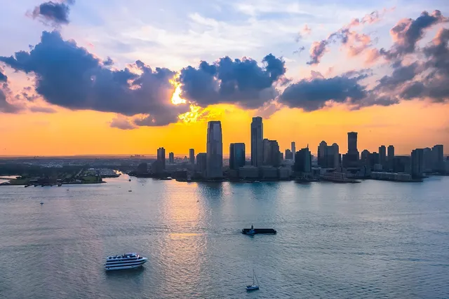 $6,650,000 | 70 Little West Street, Unit 33E | Battery Park City