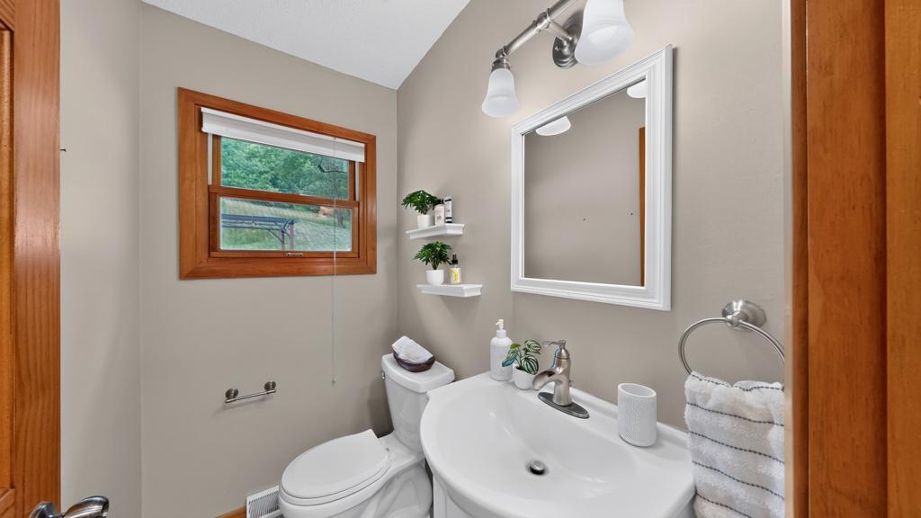 1613 Gilmore Valley Road Winona, MN 55987 - Photo 30 of 63