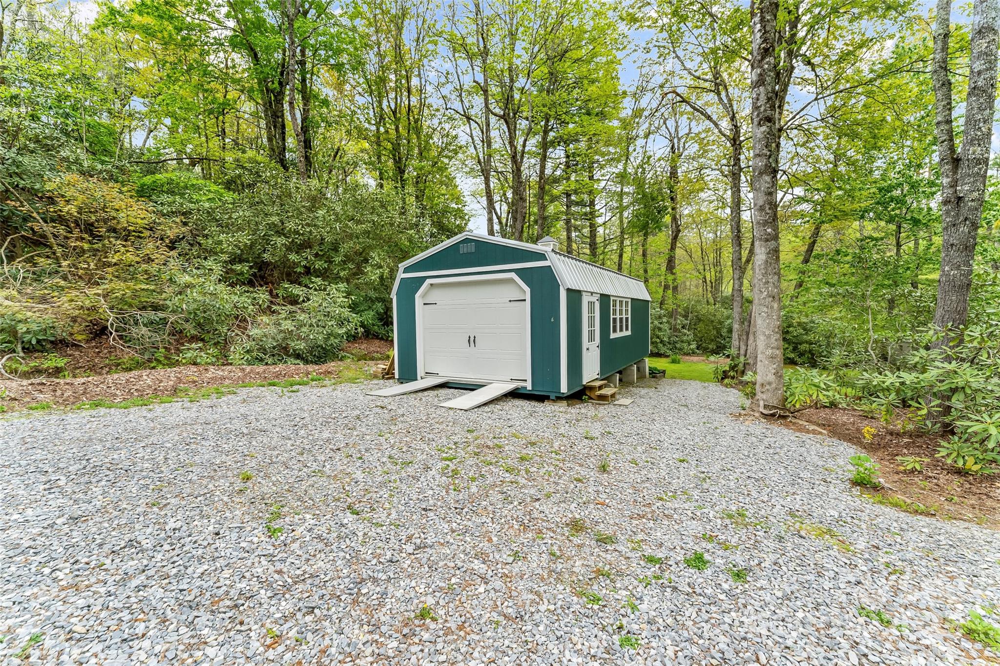 6562 Gingercake Road Newland, NC 28657 - Photo 33 of 39 Gallery Image 33