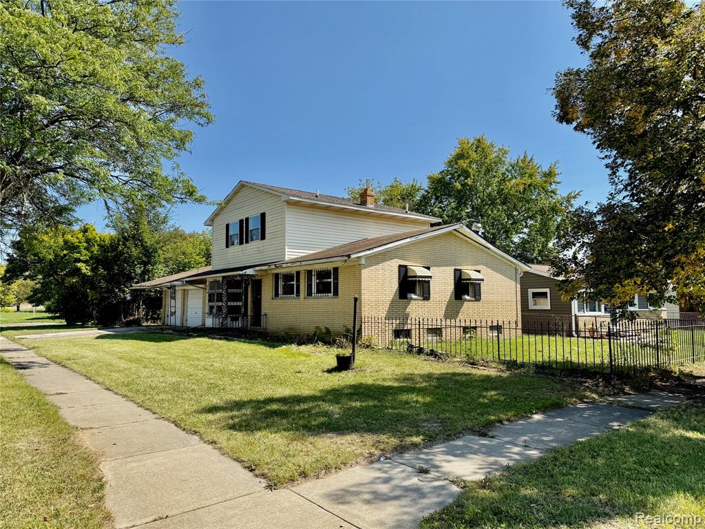 1015 West Carpenter Road Flint, MI 48505 - Photo 4 of 17 Gallery Image 4