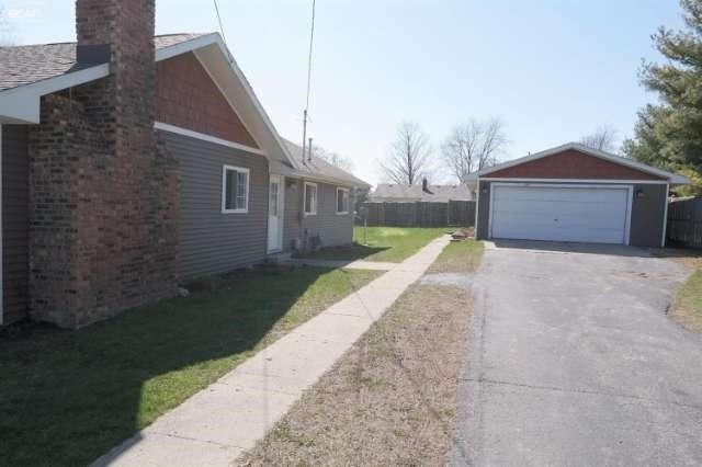 231 Armstrong Fenton, MI 48430 - Photo 19 of 20 21132549-18.JPG
