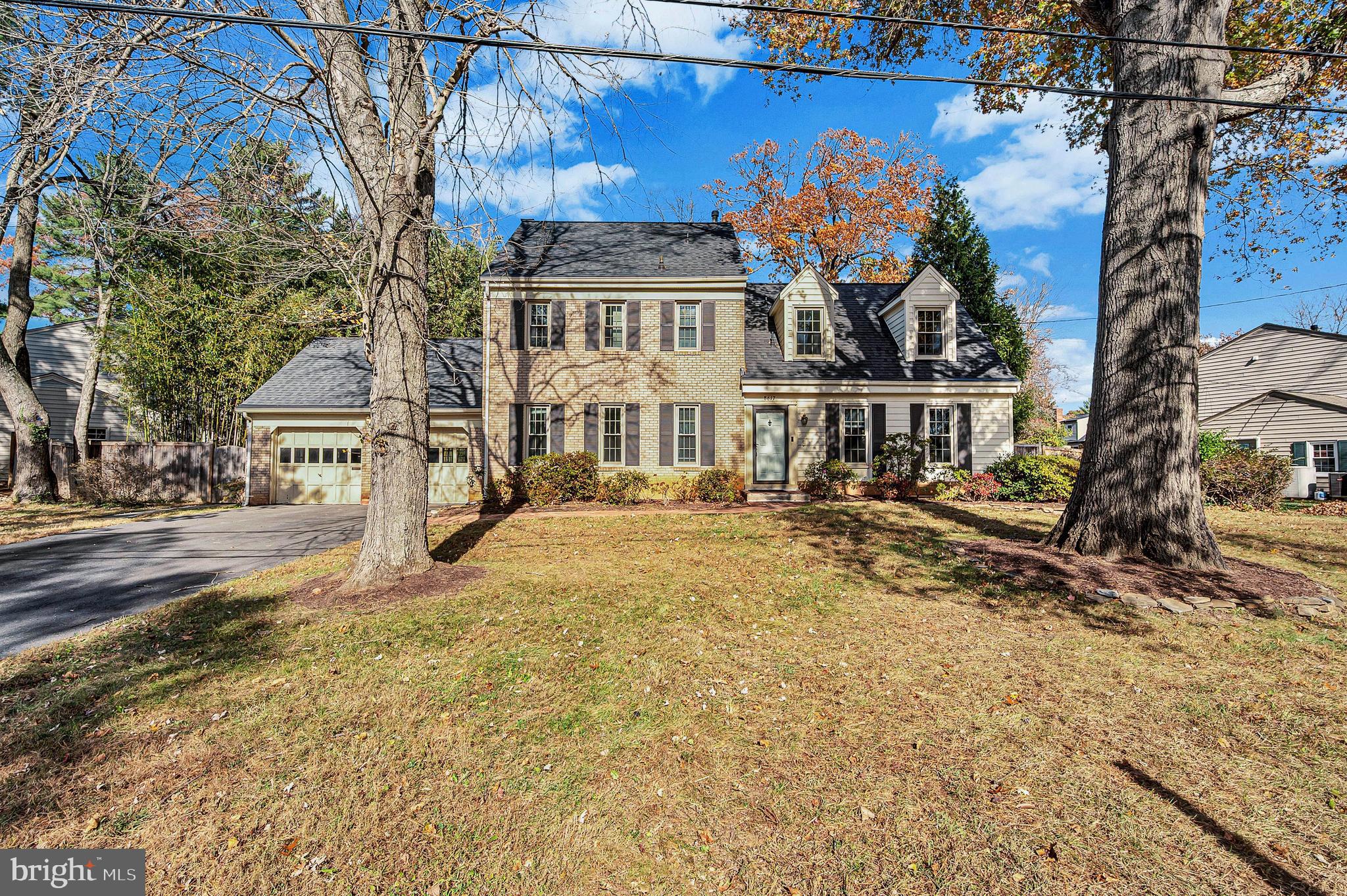 a view of a house with basketball court