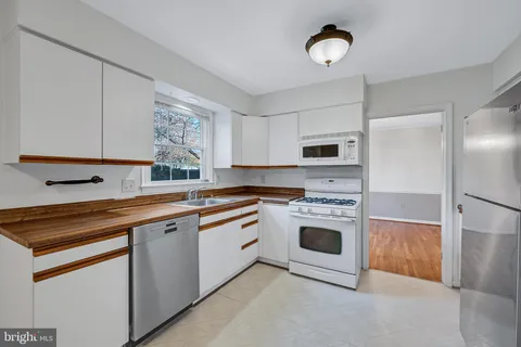 $929,000 | 8617 Atwell Road, Potomac, MD 20854